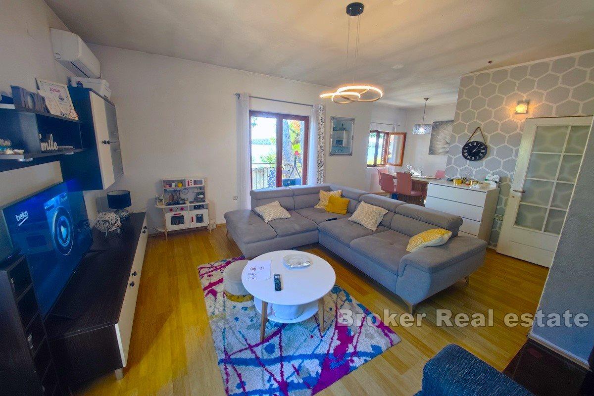 Primošten - Haus am Meer und Strand