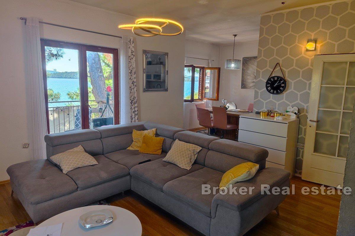 Primošten - Haus am Meer und Strand