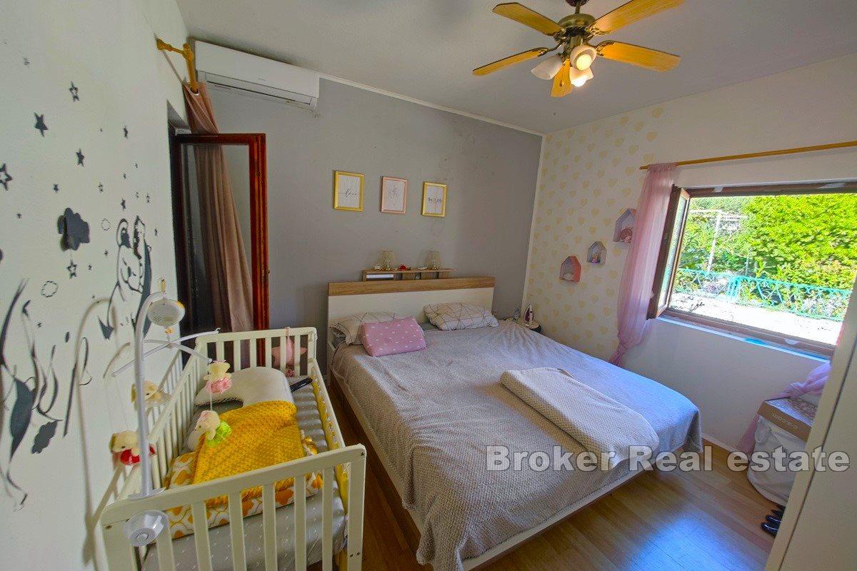 Primošten - Haus am Meer und Strand