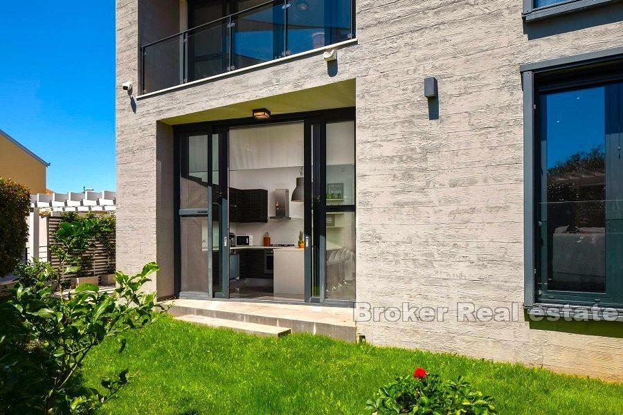 Rogoznica - Villa moderna con piscina