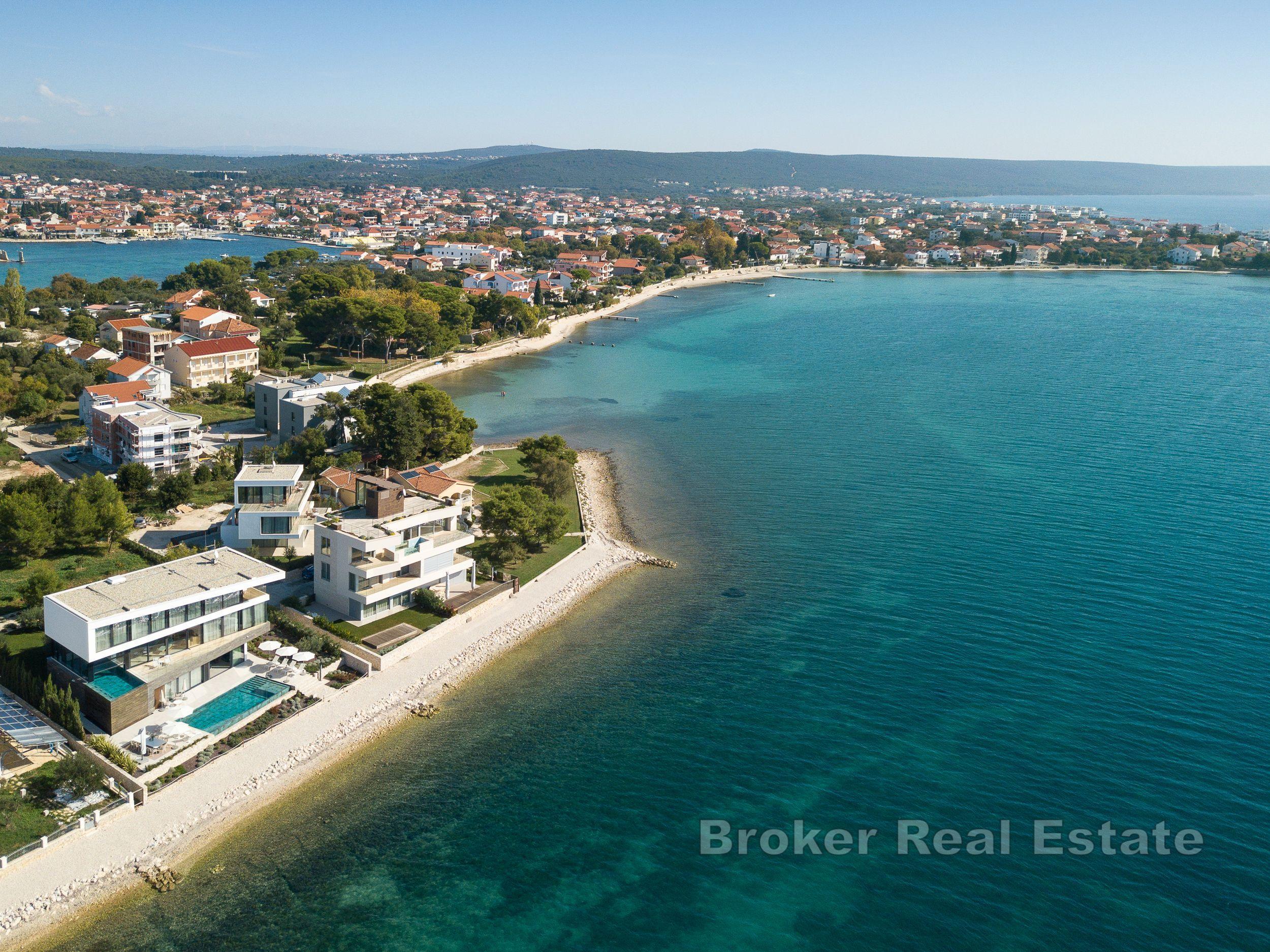 Croatie, Zadar - Villa neuve, première rangée de la mer