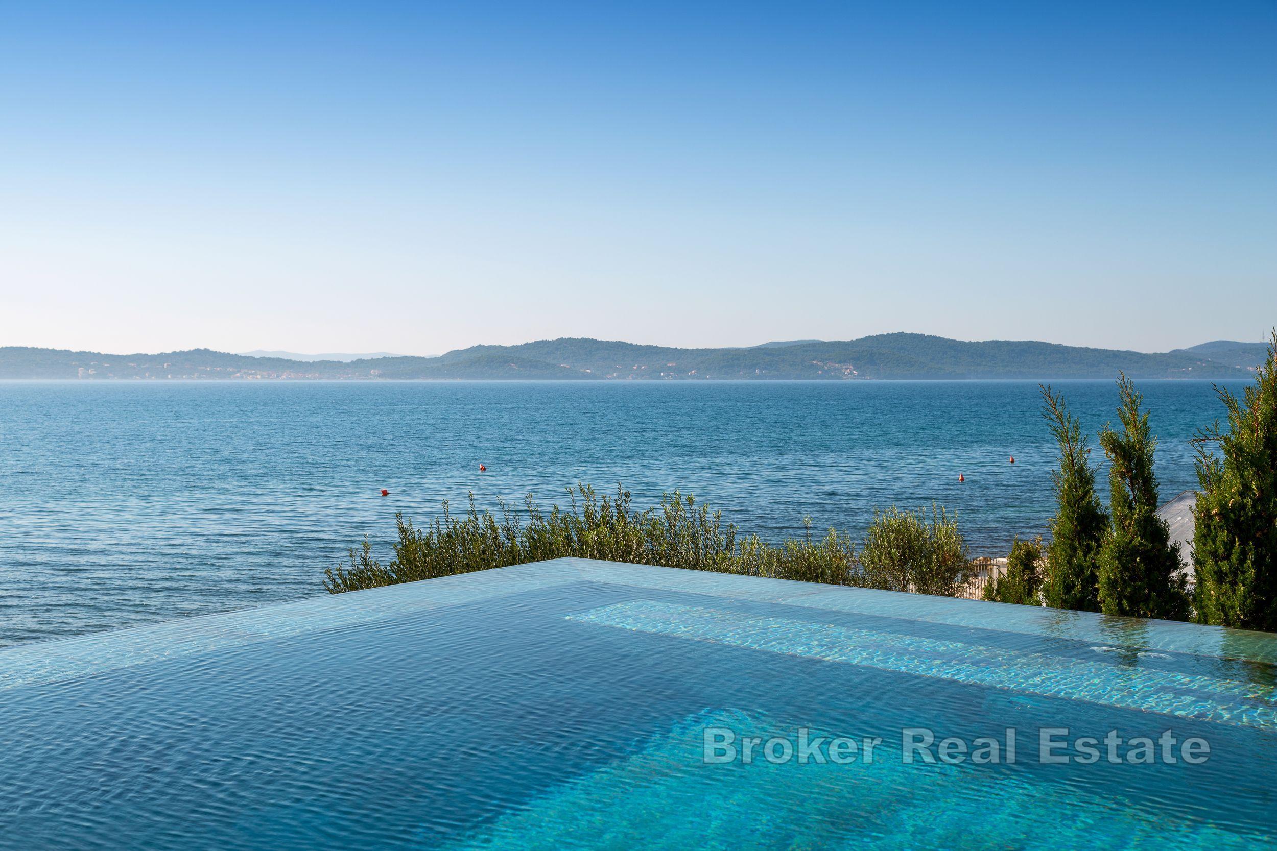 Croatie, Zadar - Villa neuve, première rangée de la mer