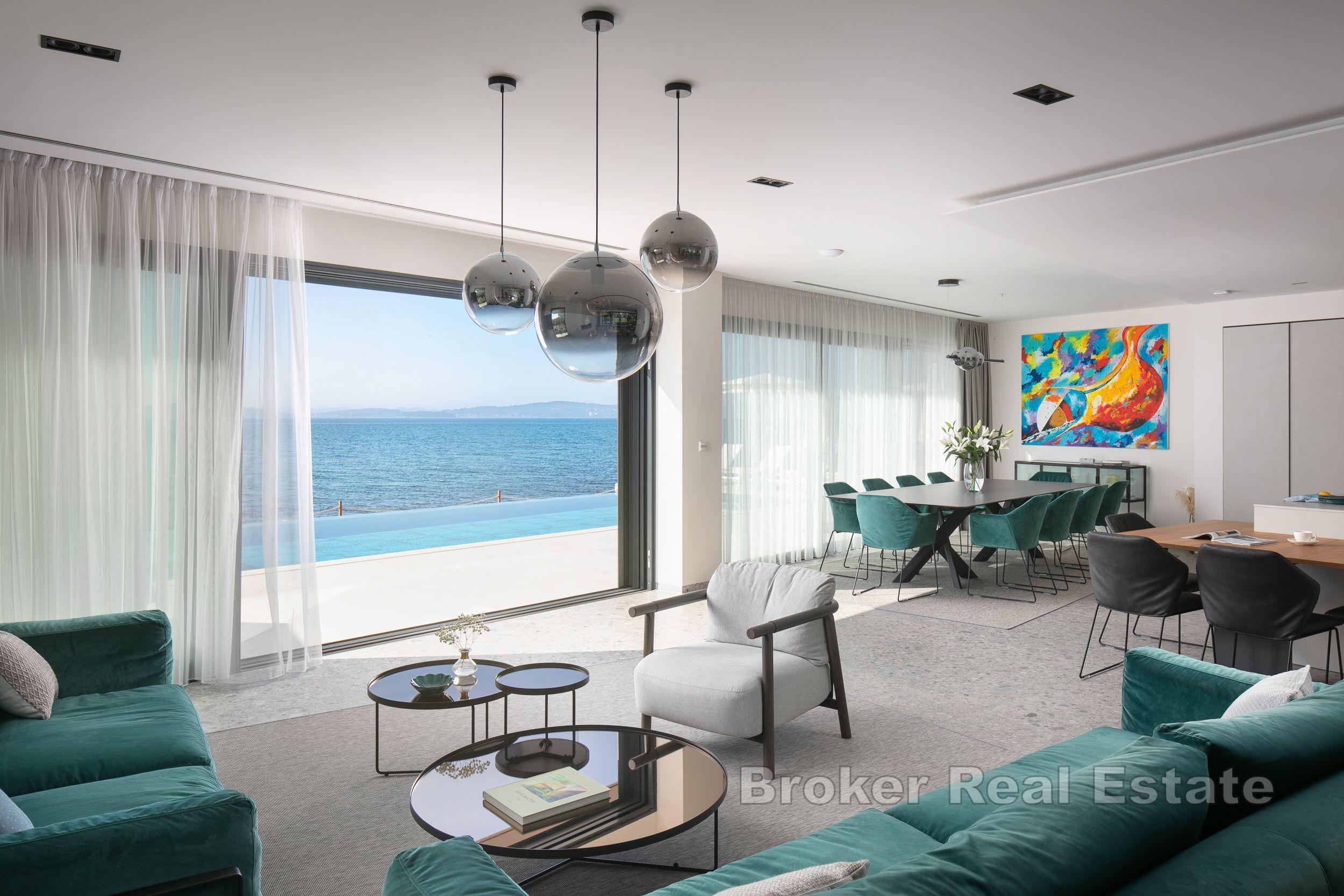 Croatie, Zadar - Villa neuve, première rangée de la mer