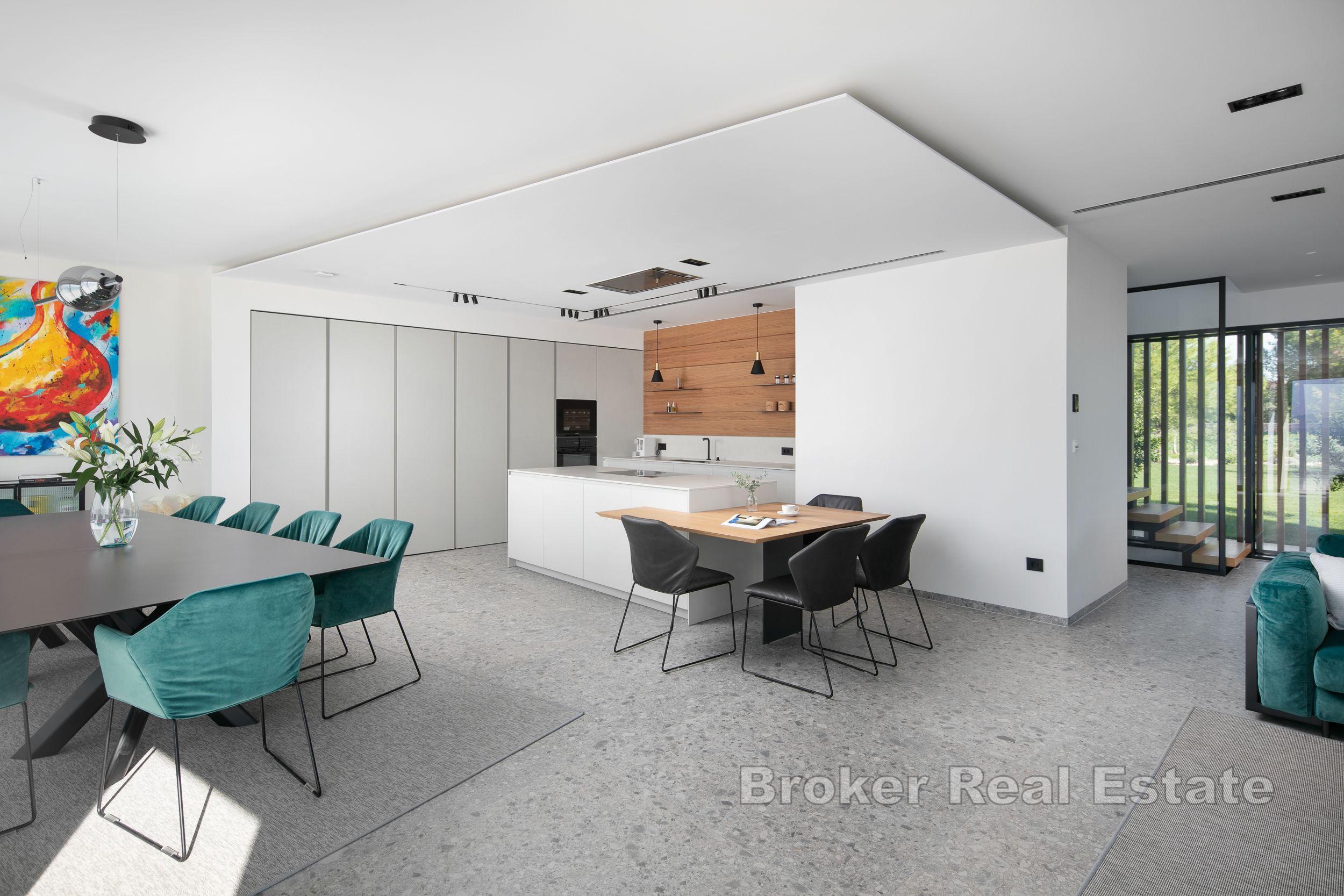 Croatie, Zadar - Villa neuve, première rangée de la mer