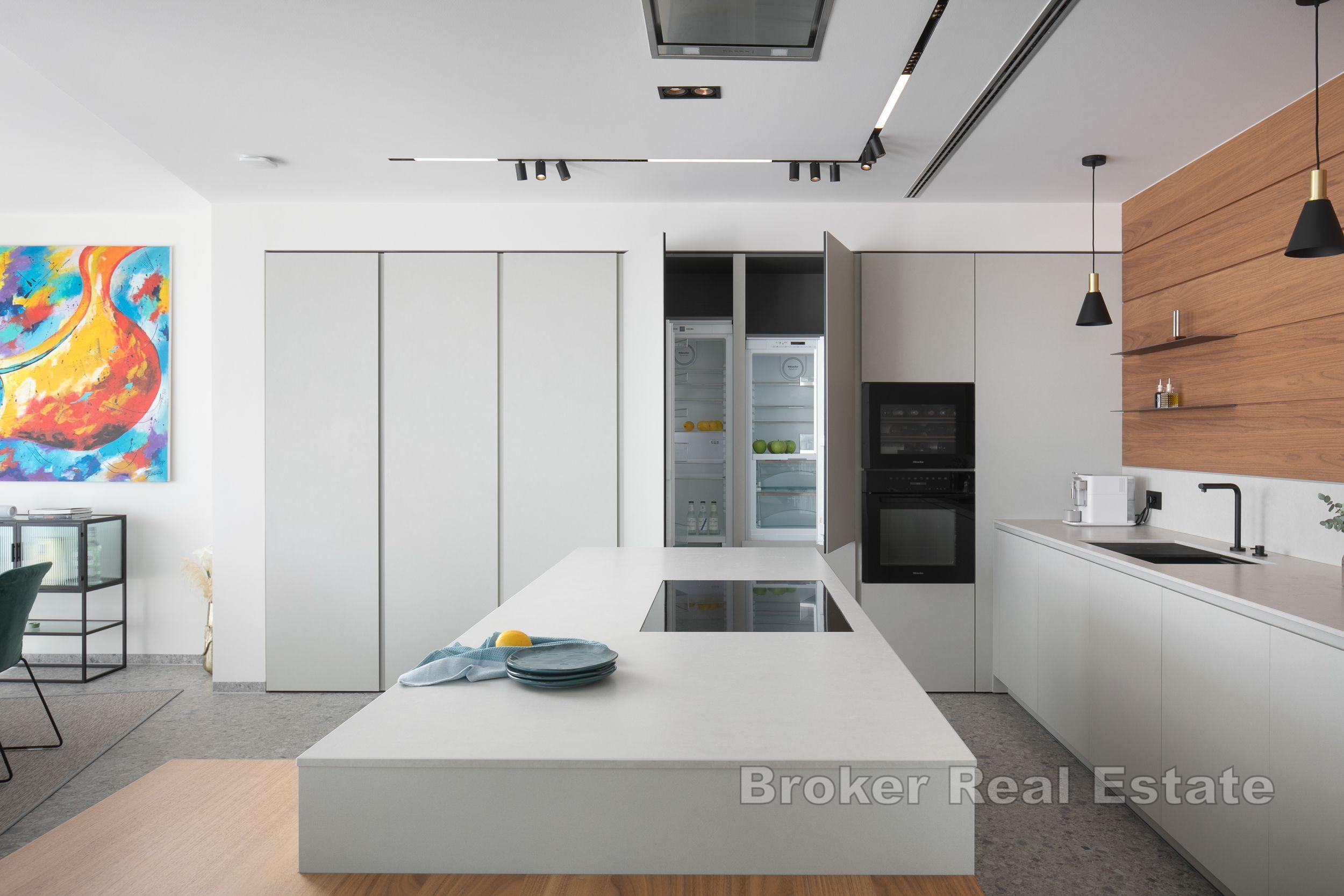 Croatie, Zadar - Villa neuve, première rangée de la mer