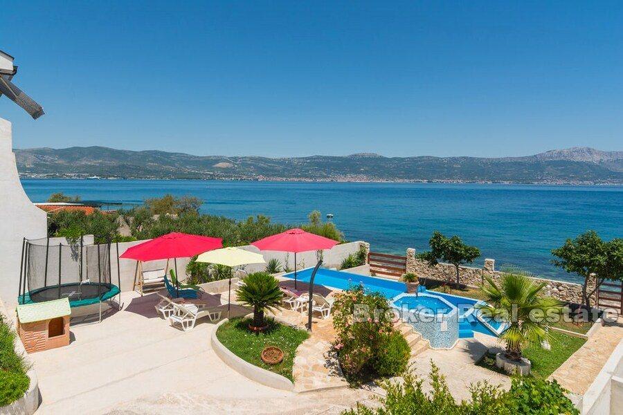 Île de Ciovo - Maison avec piscine au premier rang de la mer