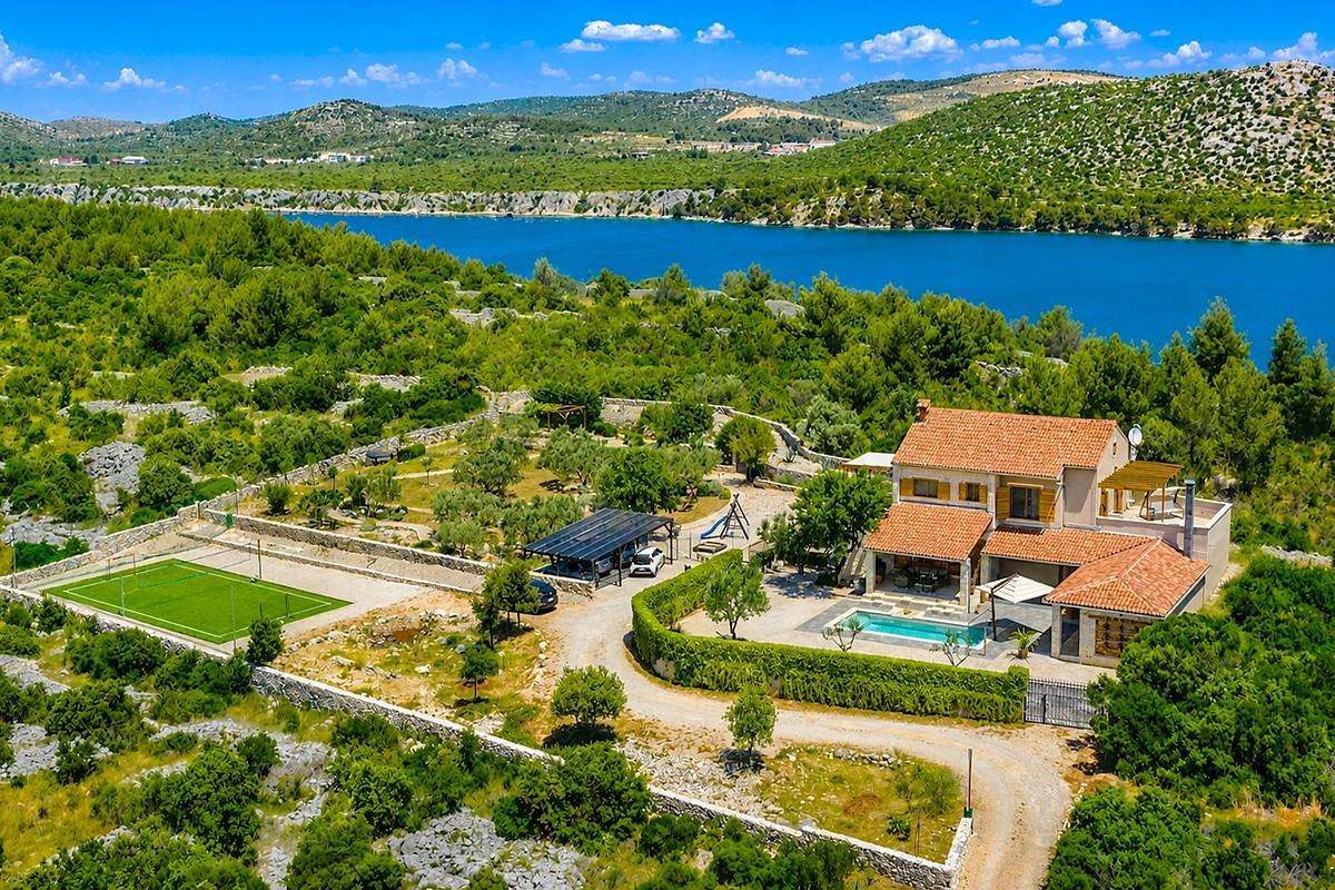 Šibenik - Kamienna willa z widokiem na morze i przyrodę