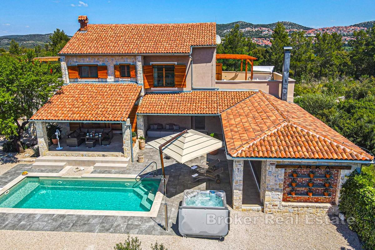 Šibenik - Kamienna willa z widokiem na morze i przyrodę