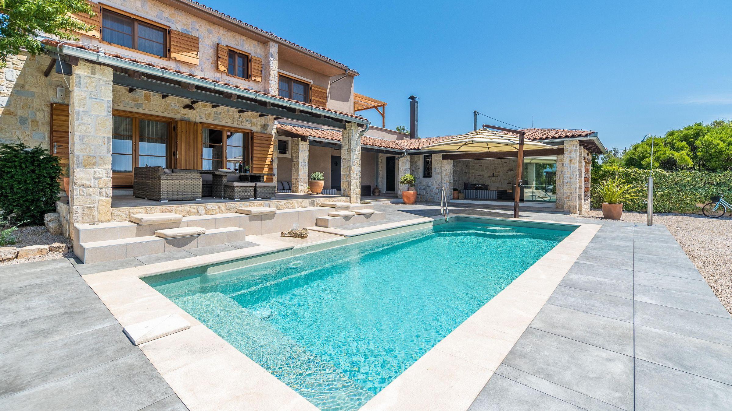 01-2021-364-sibenik-luxury-stone-villa-with pool-for-sale