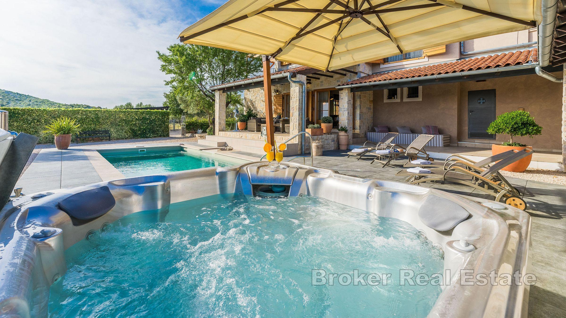 Šibenik - Kamienna willa z widokiem na morze i przyrodę