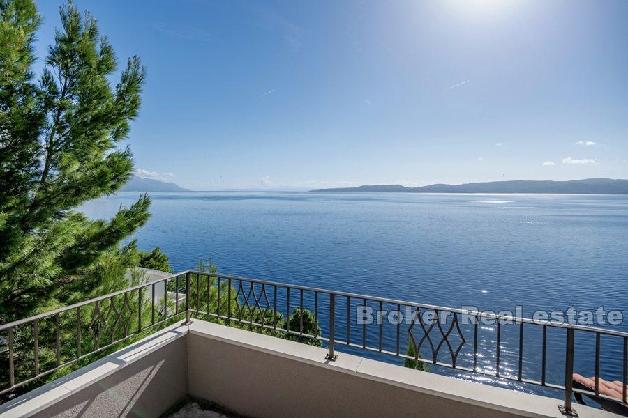 Chorvátsko, Omiš- Apartmánový dom v prvom rade pri mori