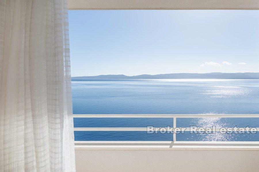 Chorvátsko, Omiš- Apartmánový dom v prvom rade pri mori