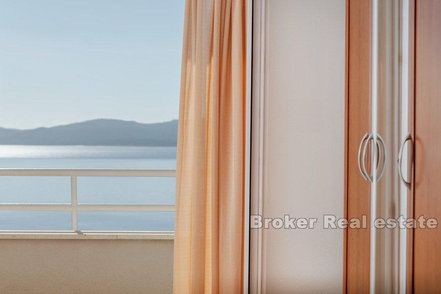 Chorvátsko, Omiš- Apartmánový dom v prvom rade pri mori