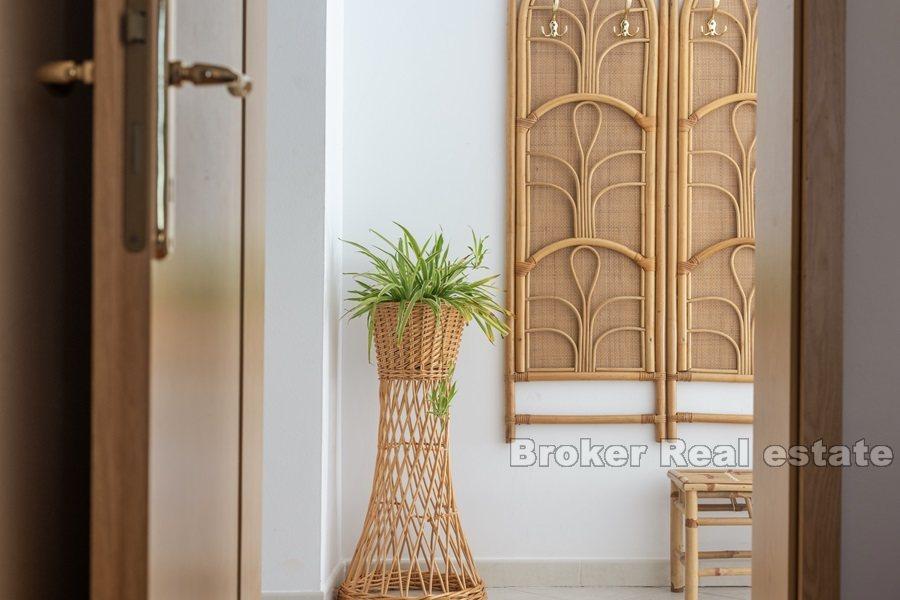 Chorvátsko, Omiš- Apartmánový dom v prvom rade pri mori