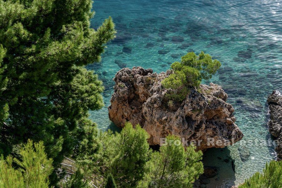 Chorvátsko, Omiš- Apartmánový dom v prvom rade pri mori