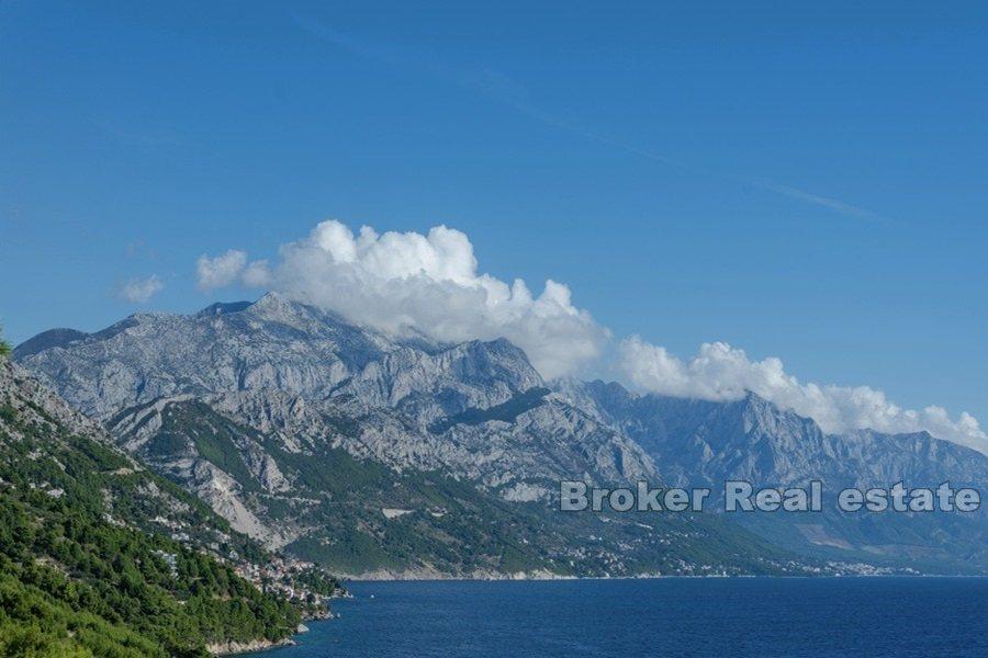 Chorvátsko, Omiš- Apartmánový dom v prvom rade pri mori