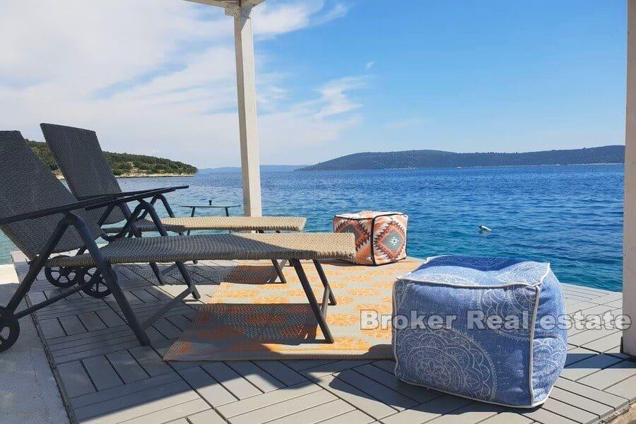Trogir - House in an attractive location by the sea