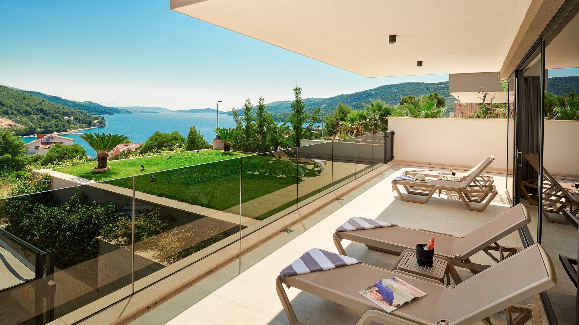 01-2021-372-Trogir-Luxury-villas-with-panoramic-sea-view-for-sale