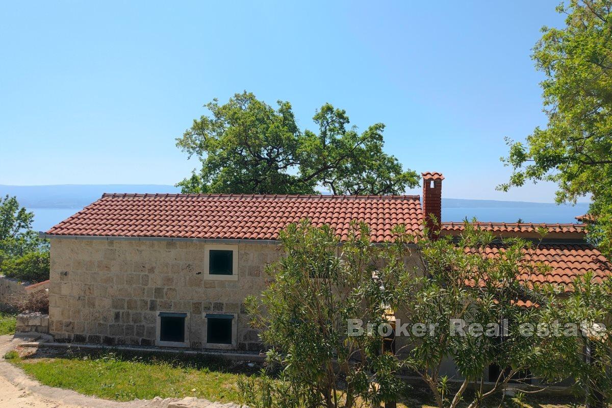Omiš - Steinhus over stranden og havet