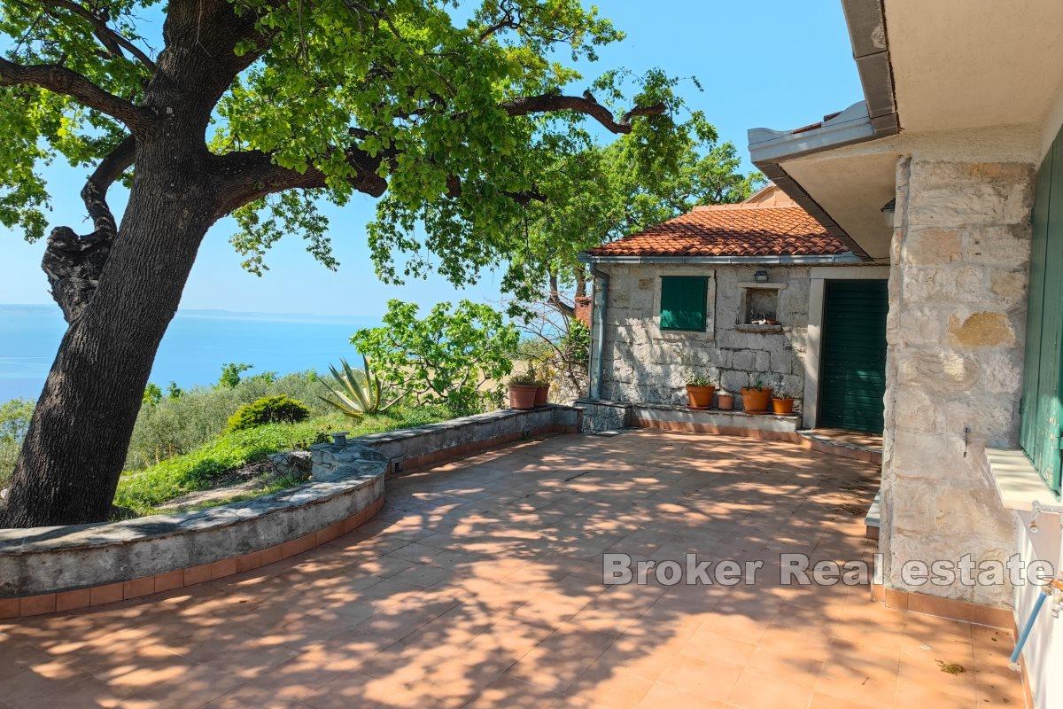 Omiš - Steinhus over stranden og havet