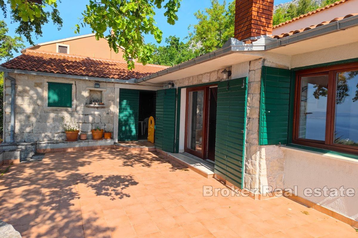 Omiš - Steinhus over stranden og havet