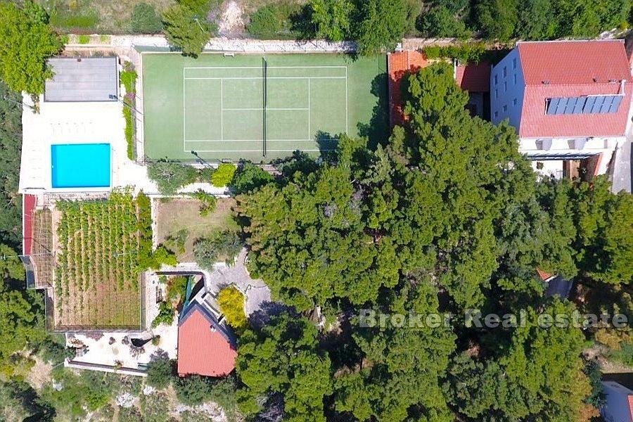 Omiš - Turistický komplex s výhľadom na more a hory