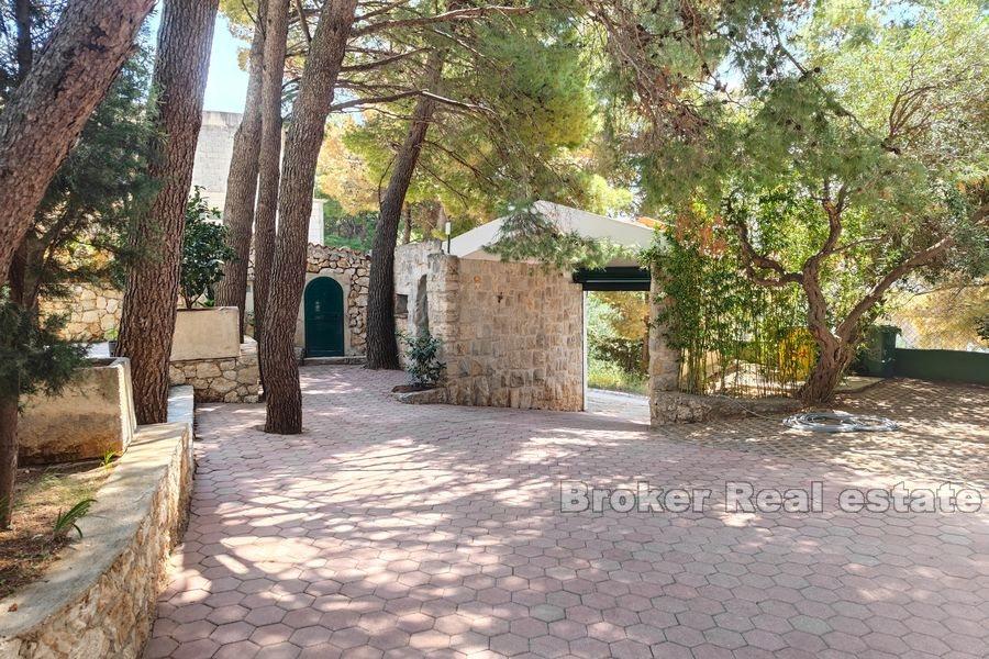 Omiš - Turistický komplex s výhľadom na more a hory