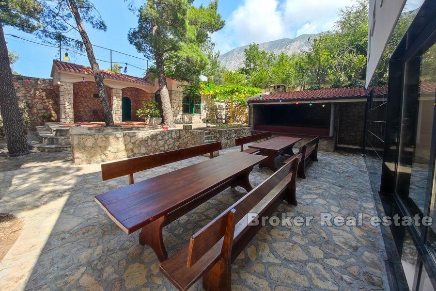 Omiš - Turistický komplex s výhľadom na more a hory