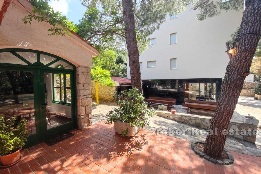 Omiš - Turistický komplex s výhľadom na more a hory