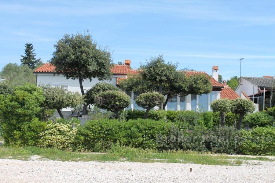 nær Zadar, hus ved sjøen