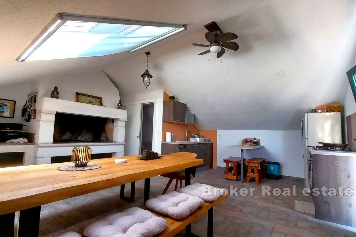 Kuća direktno uz more i plažu