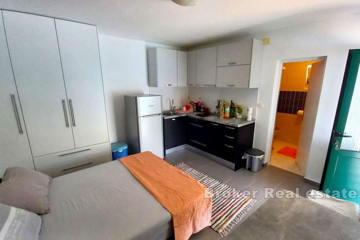 Kuća direktno uz more i plažu