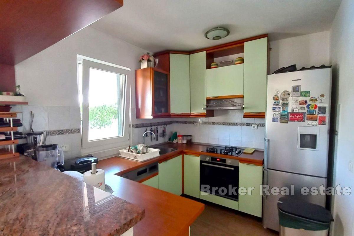 Kuća direktno uz more i plažu