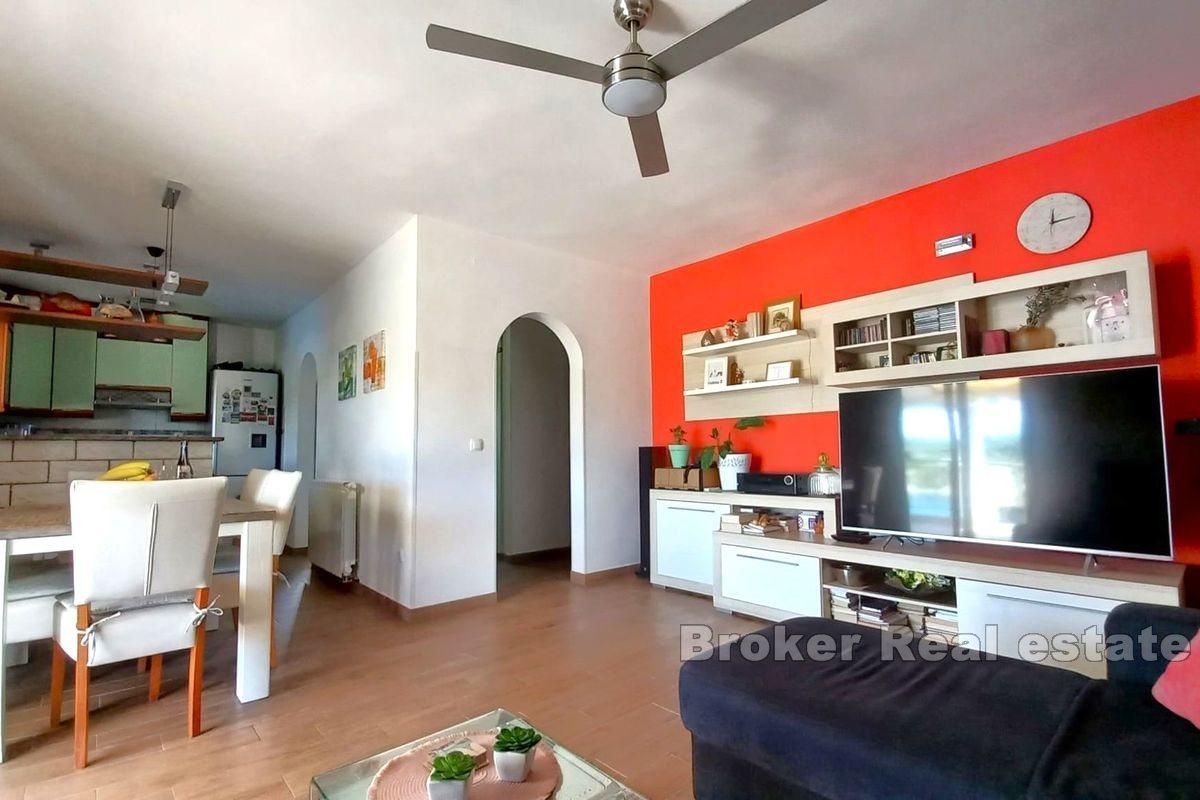 Kuća direktno uz more i plažu