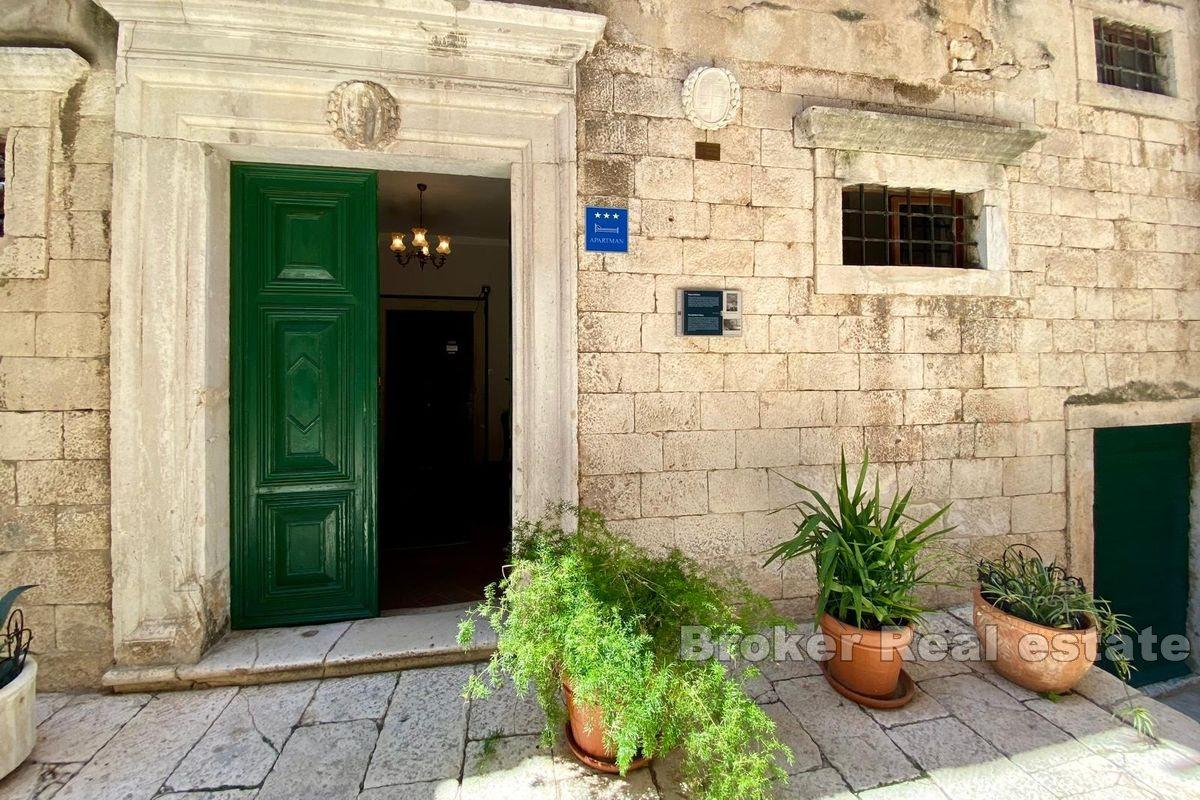 Šibenik- dvoetažni apartman u centru grada