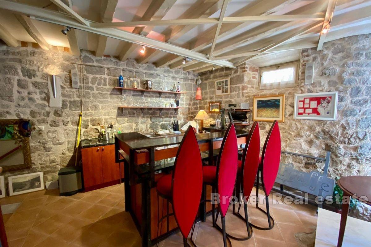 Šibenik- dvoetažni apartman u centru grada