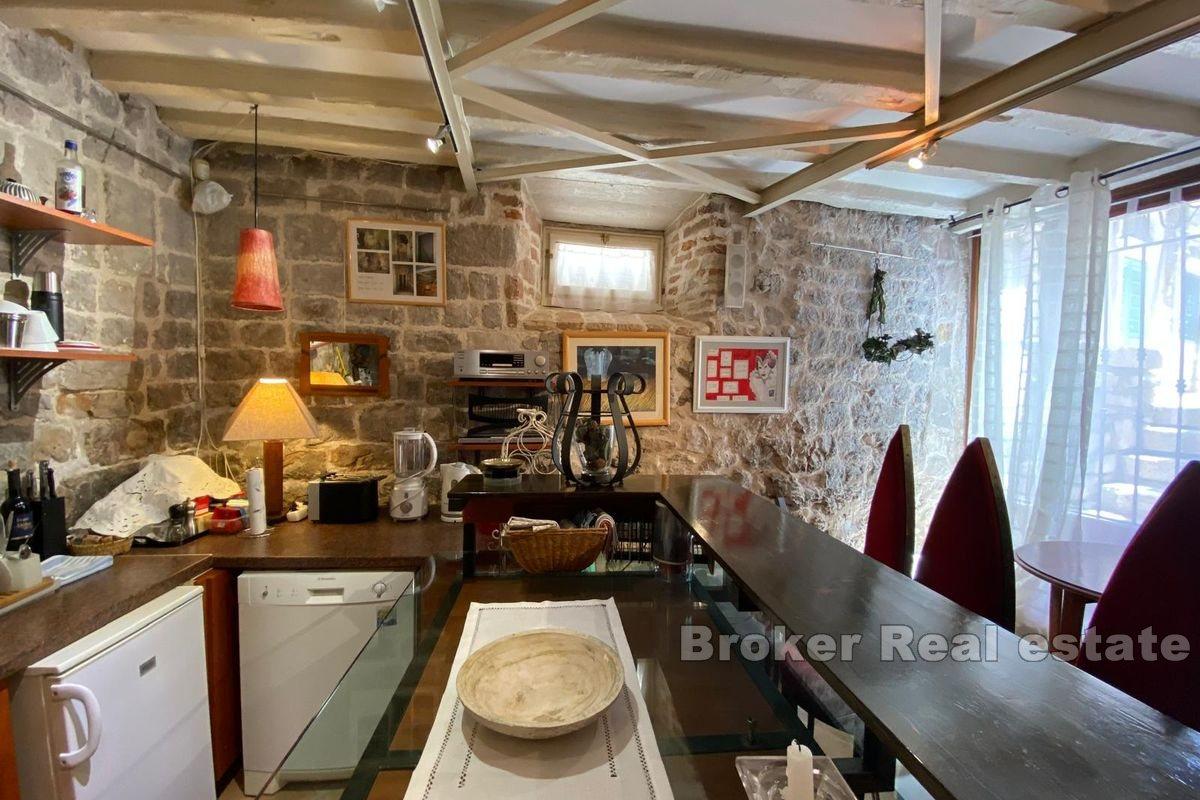 Šibenik- dvoetažni apartman u centru grada