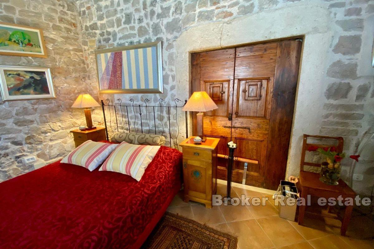 Šibenik- dvoetažni apartman u centru grada