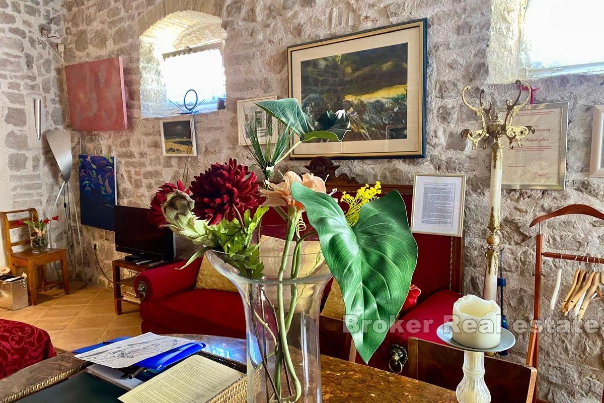 Šibenik- dvoetažni apartman u centru grada