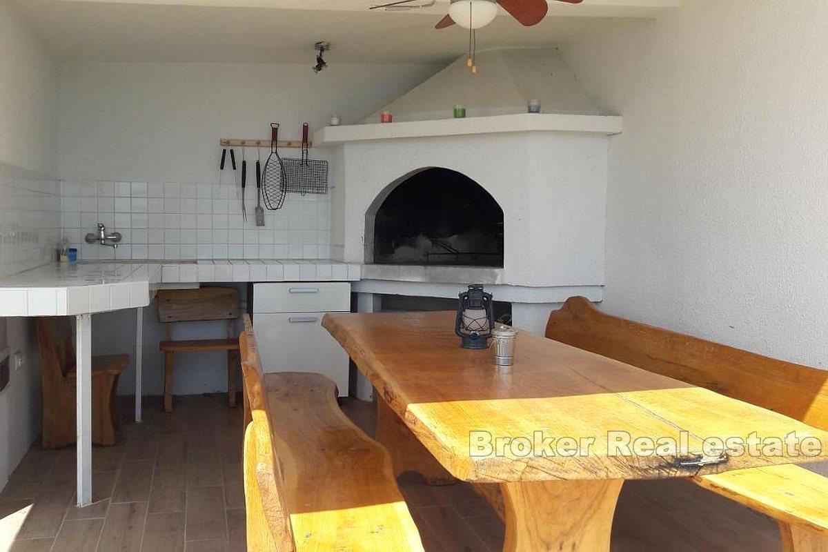 Дом у моря и пляжа