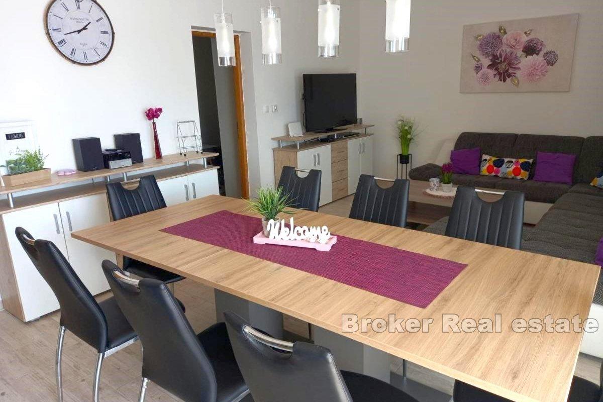 Дом у моря и пляжа