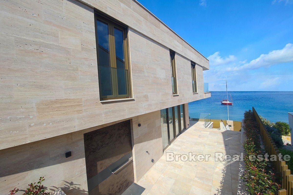 001-2021-395-Rogoznica-Contemporary-villa-in-first-row-to-the-sea-for-sale