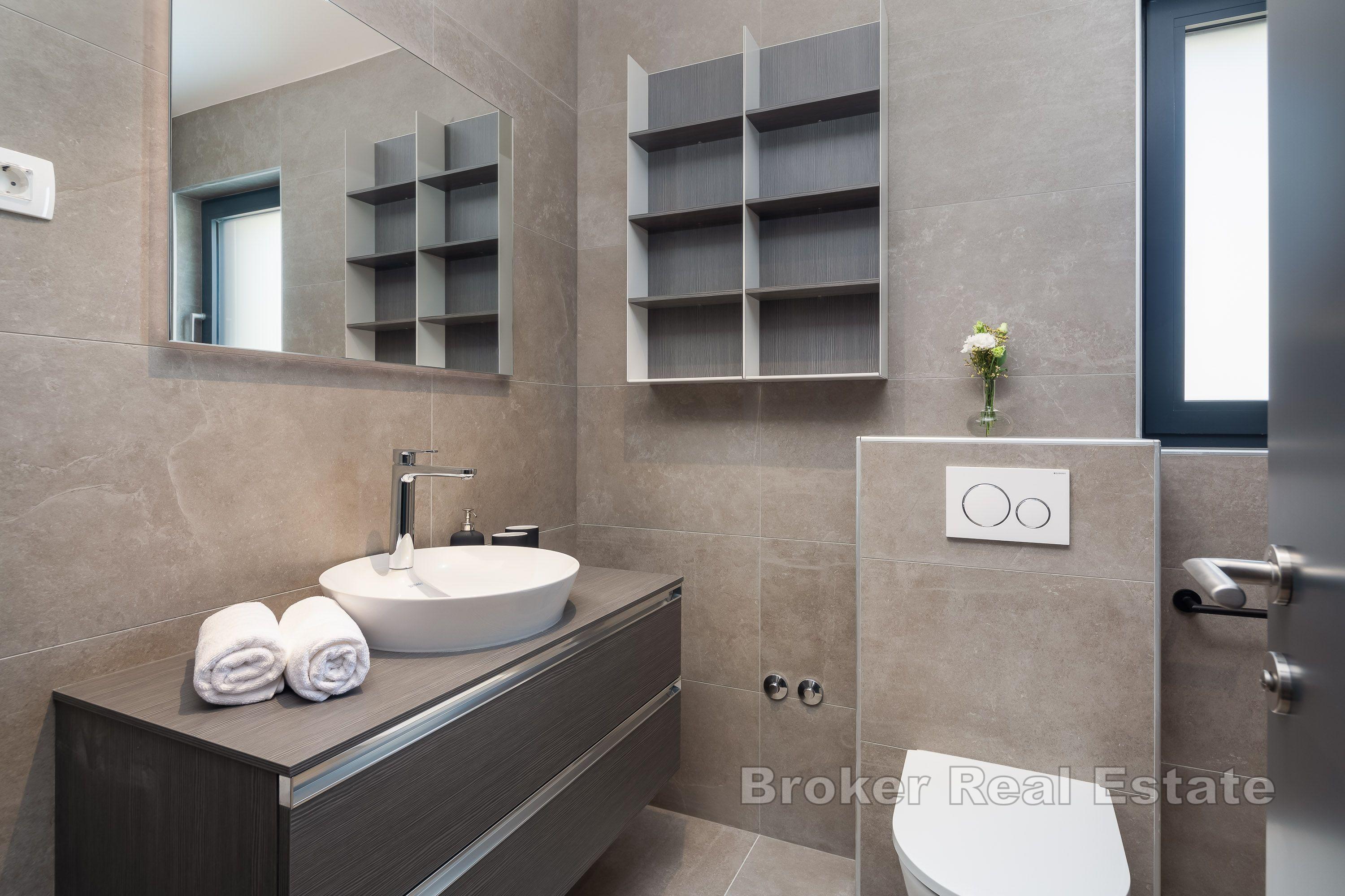 Villa moderna, prima fila al mare