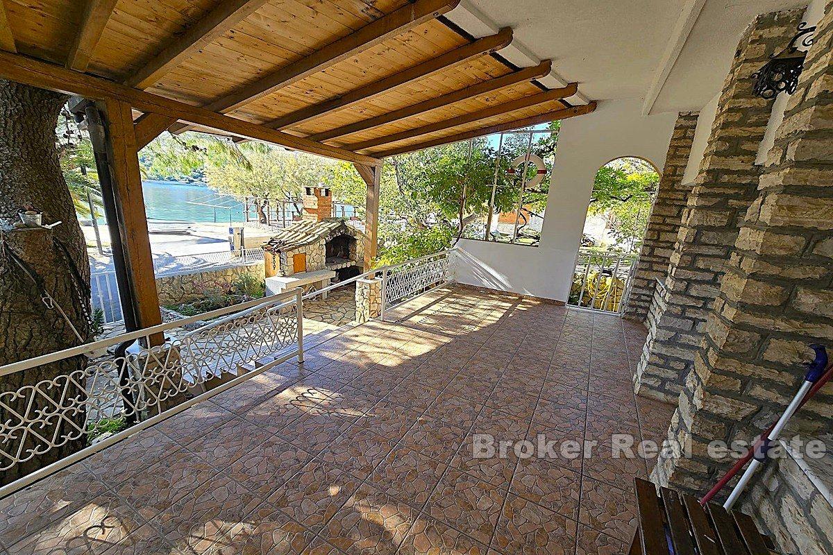 Familiehus ved sjøen