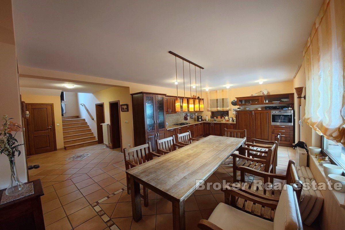 Вилла у моря