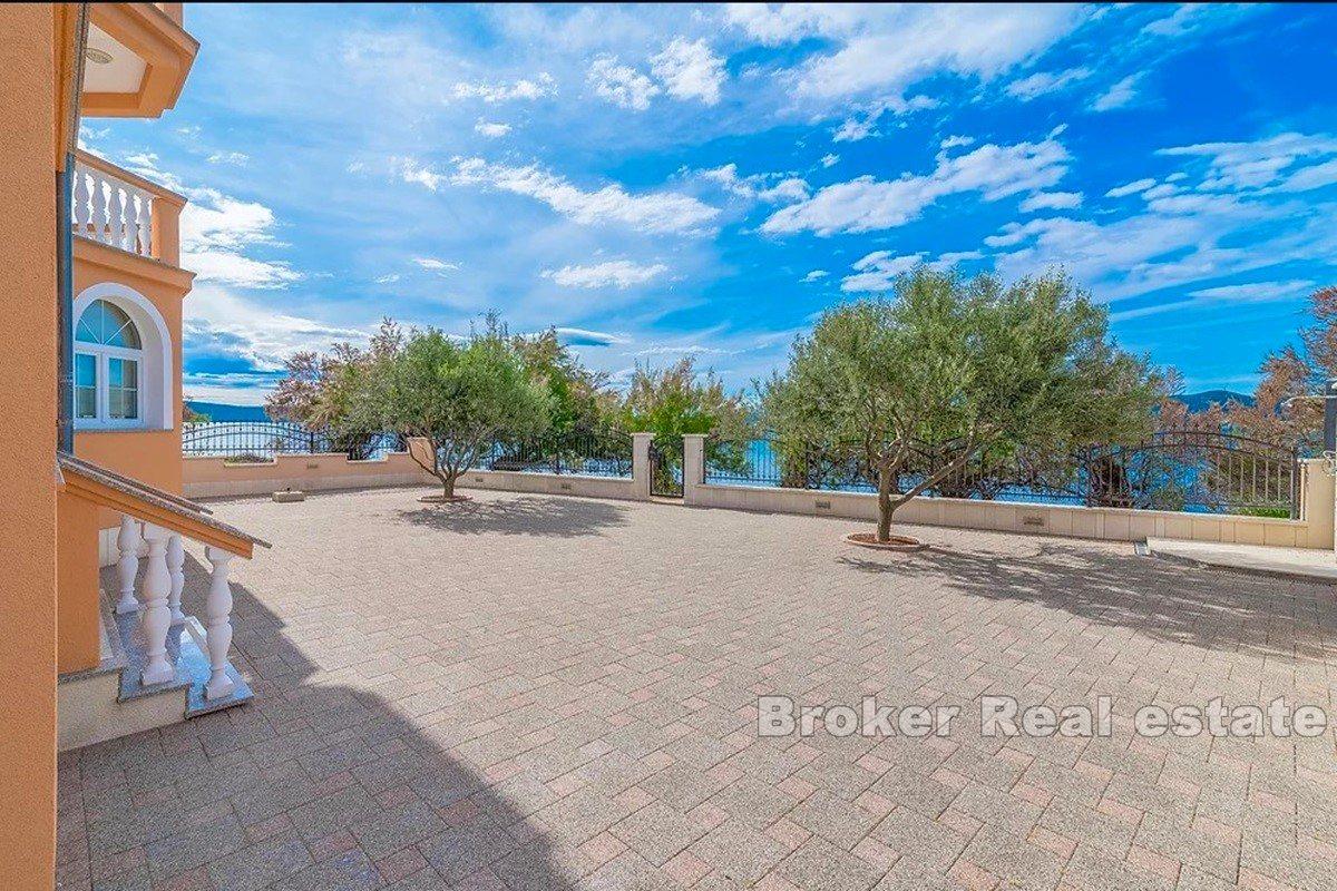 Casa sul mare e sulla spiaggia con diversi appartamenti