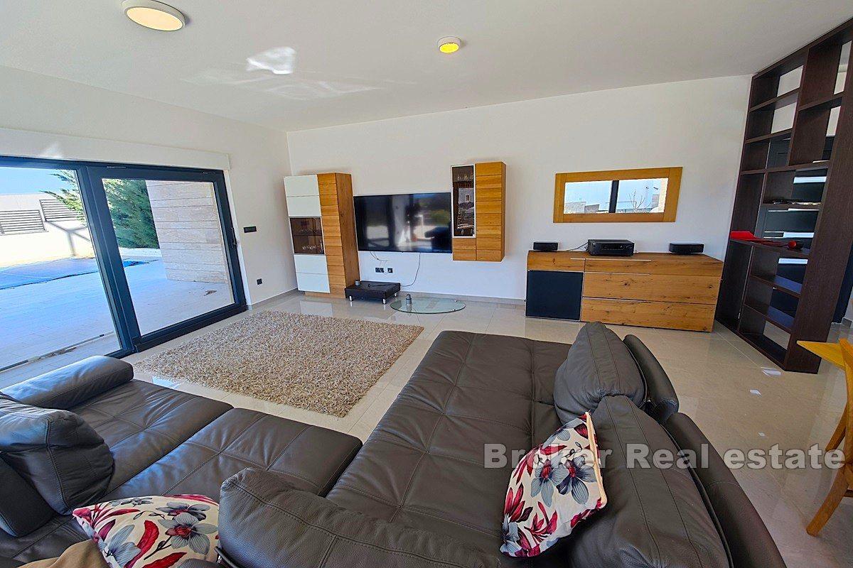 Moderní vila v blízkosti pláže a moře