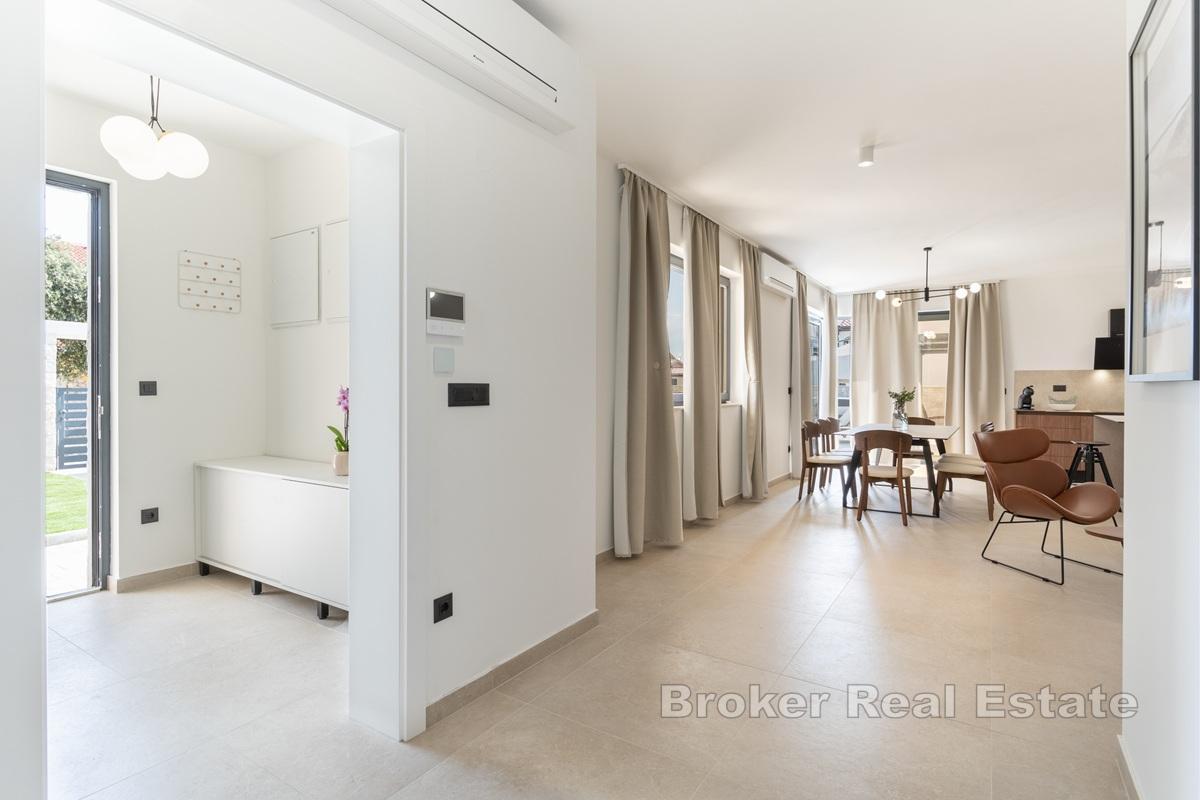 Villa neuve avec piscine