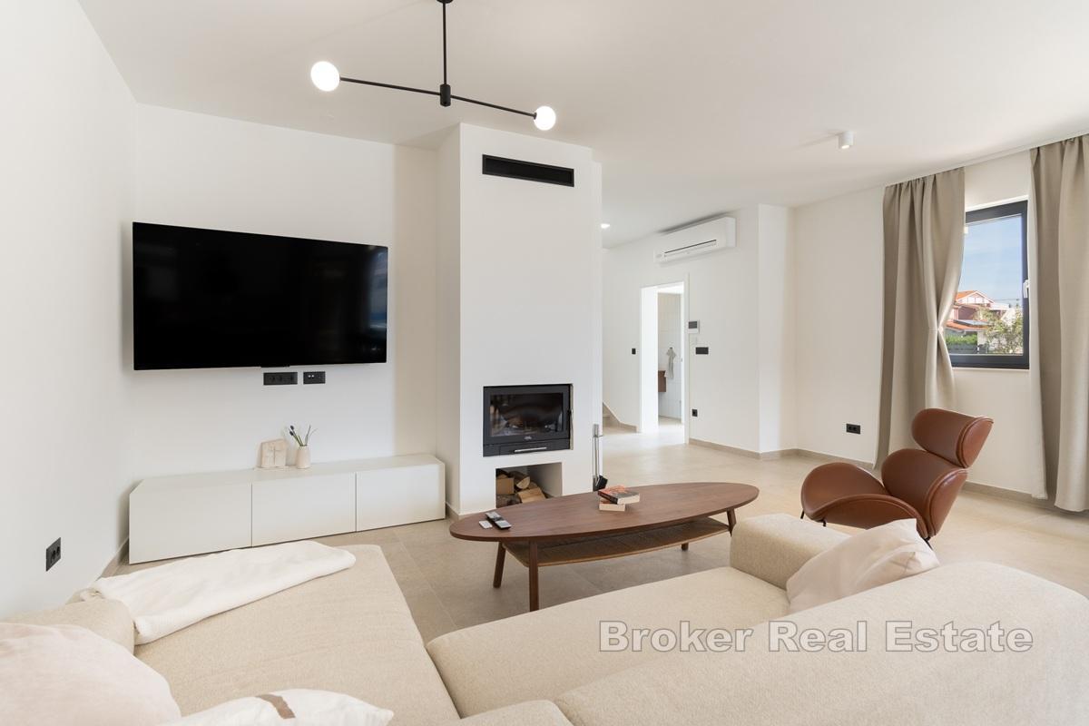 Villa neuve avec piscine