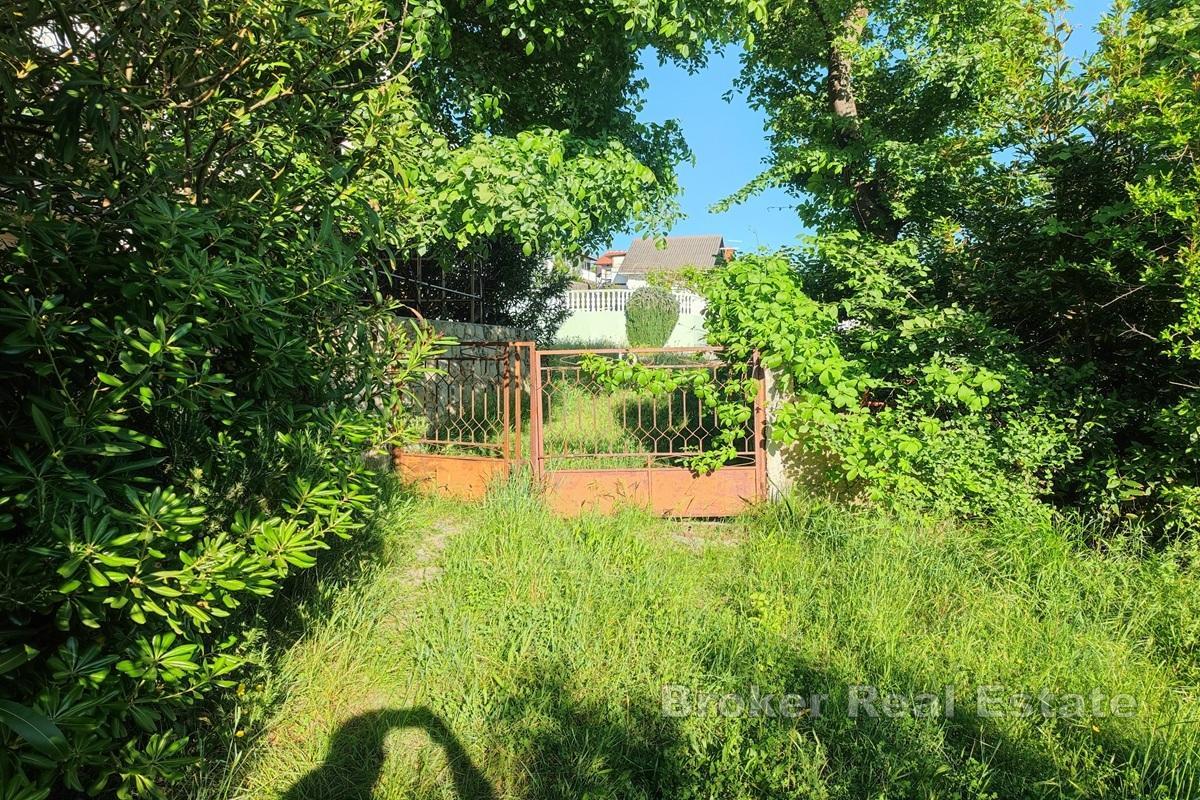 Dom nad plażą z panoramicznym widokiem na morze